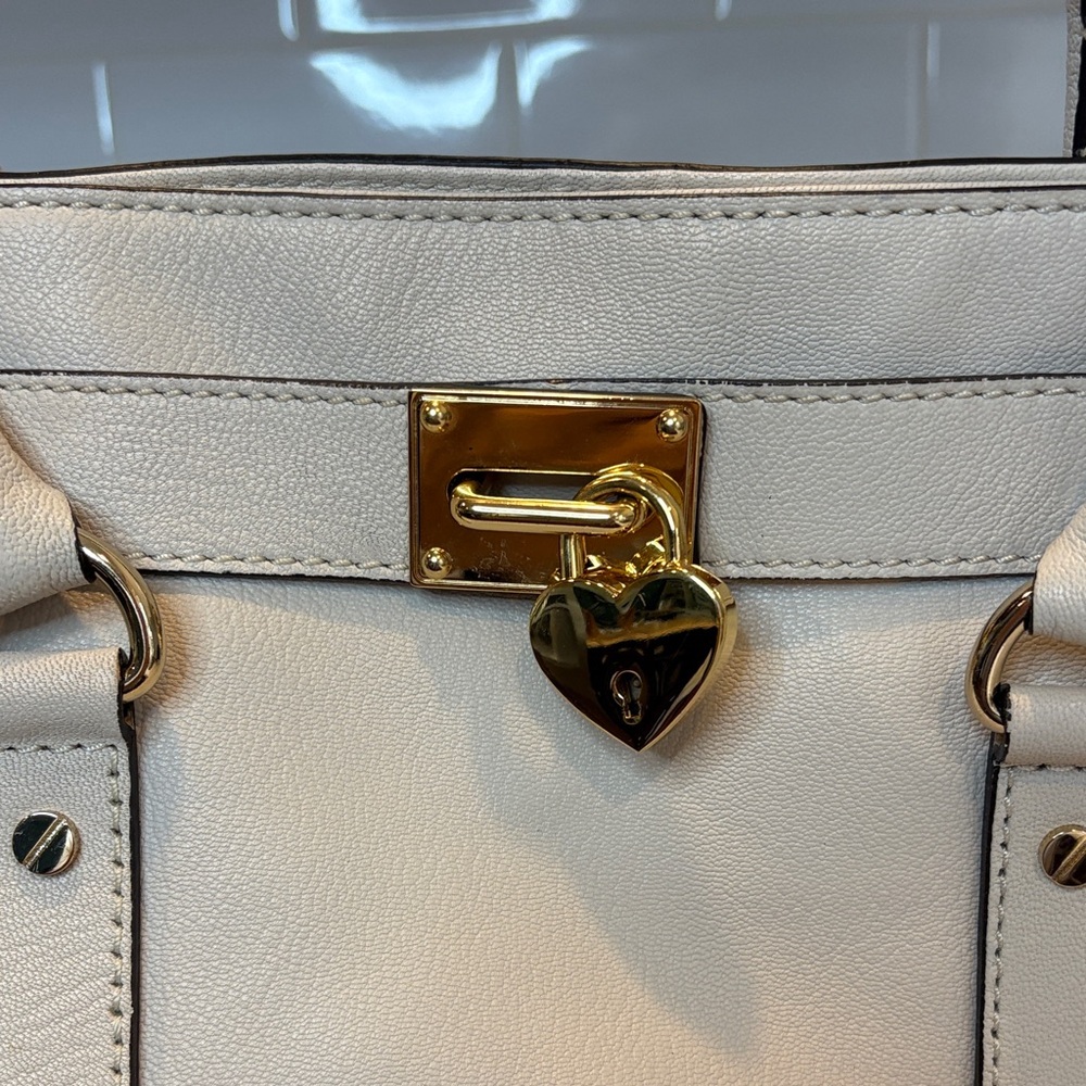 Michael Kors Hamilton Heart Lock XL Convertible Tote - Picture 2 of 16